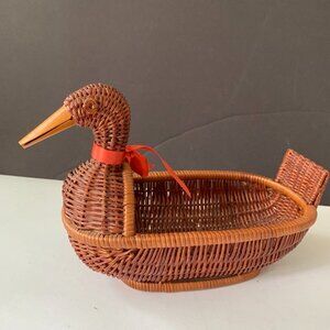 Retro Woven Wicker Rattan Duck Basket, Egg Basket, Egg and Fruits Storage